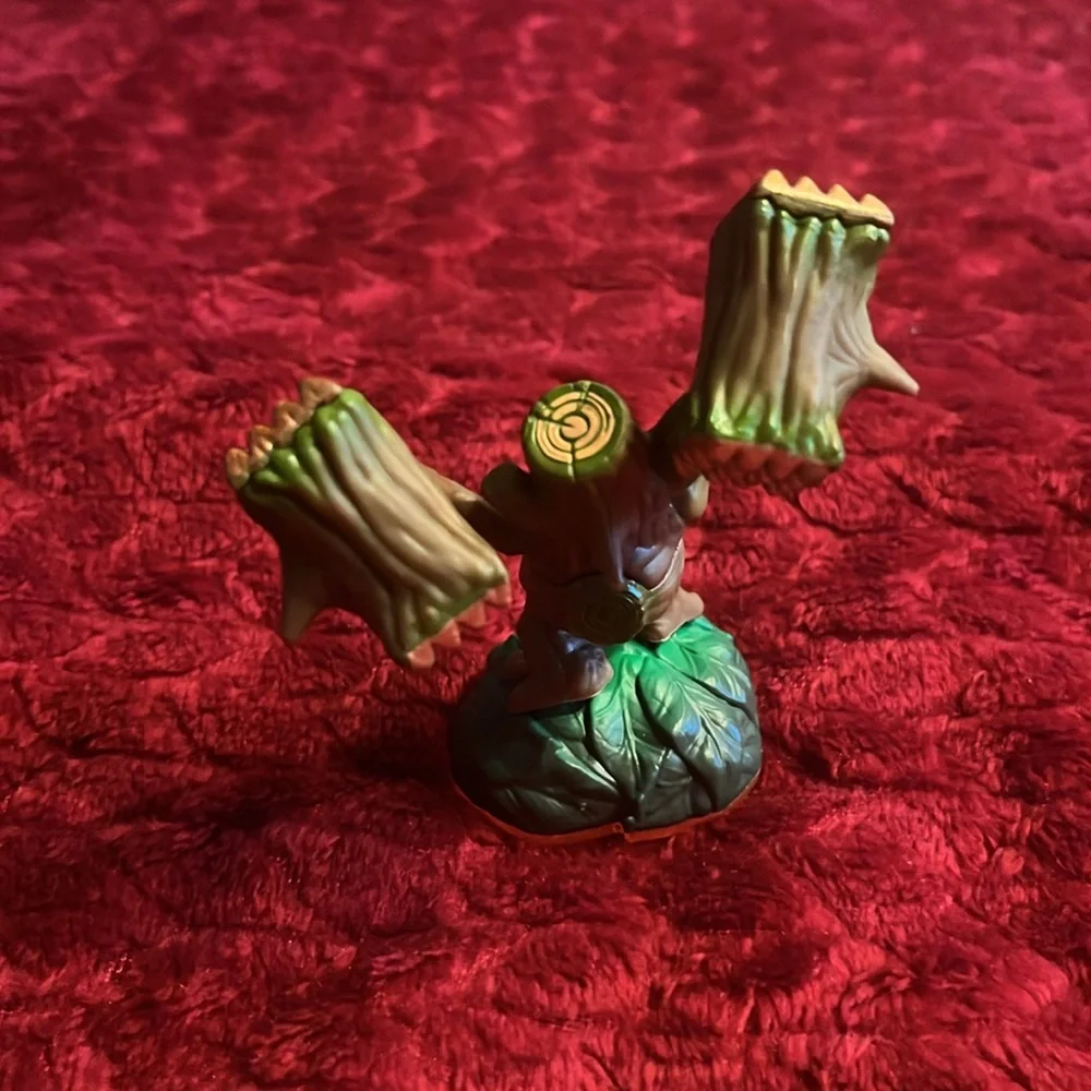 Skylanders Giants Cynder Figure with code sticker card